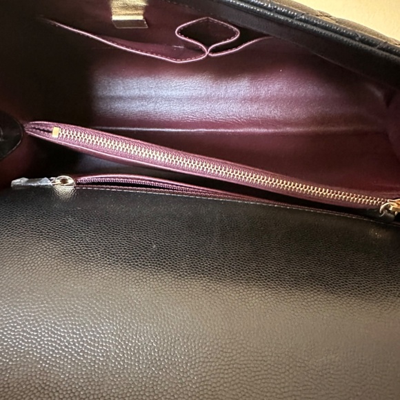 Medium Chanel with handle caviar leather - Picture 11 of 16